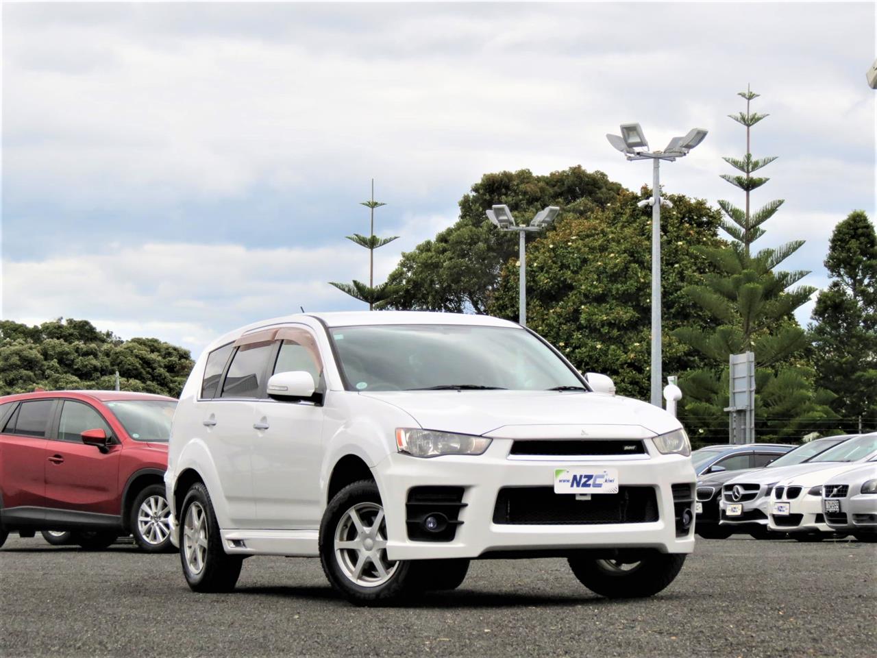 NZC 2011 Mitsubishi Outlander just arrived to Auckland