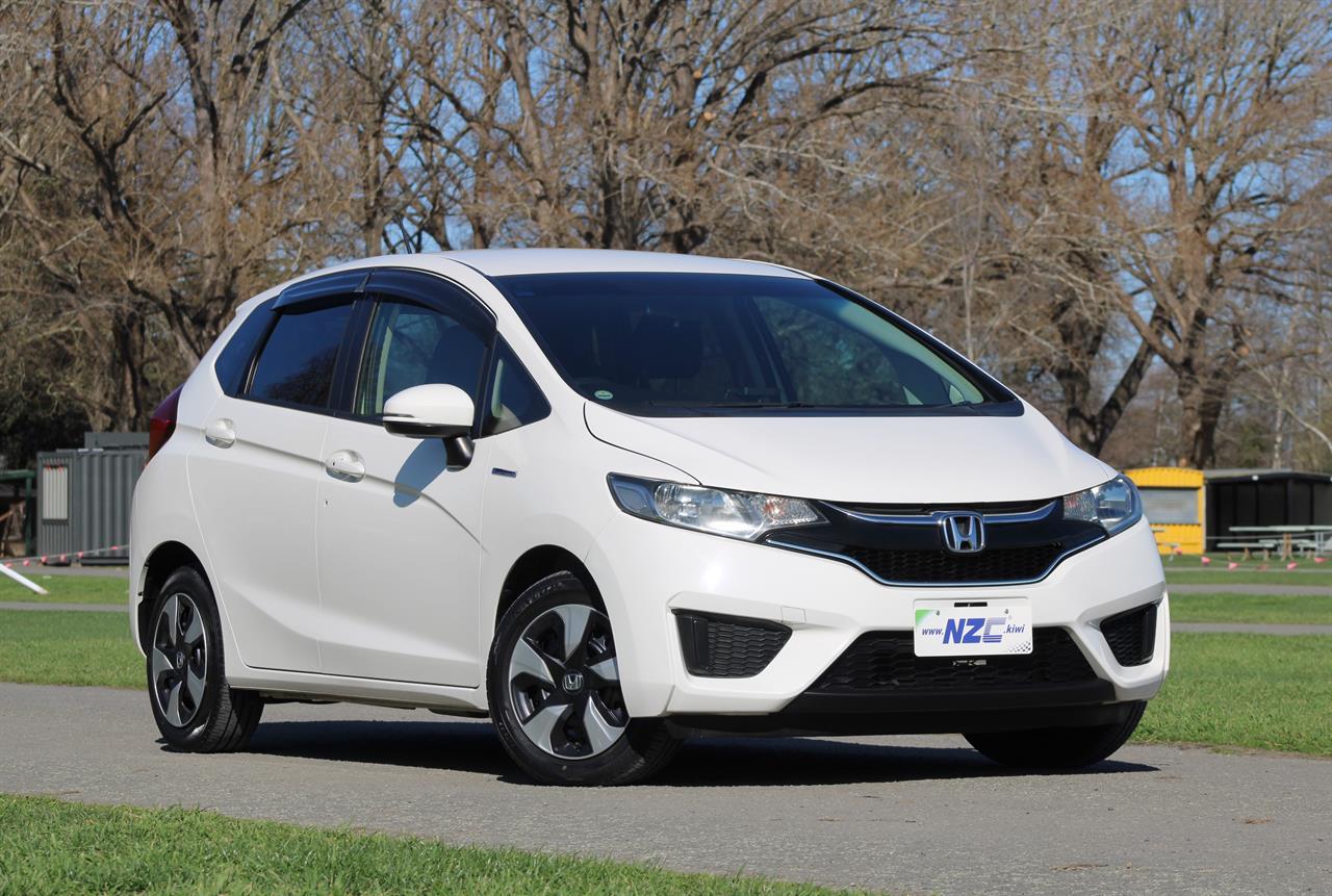 2016 Honda FIT HYBRID + LOW KMS + REV CAM