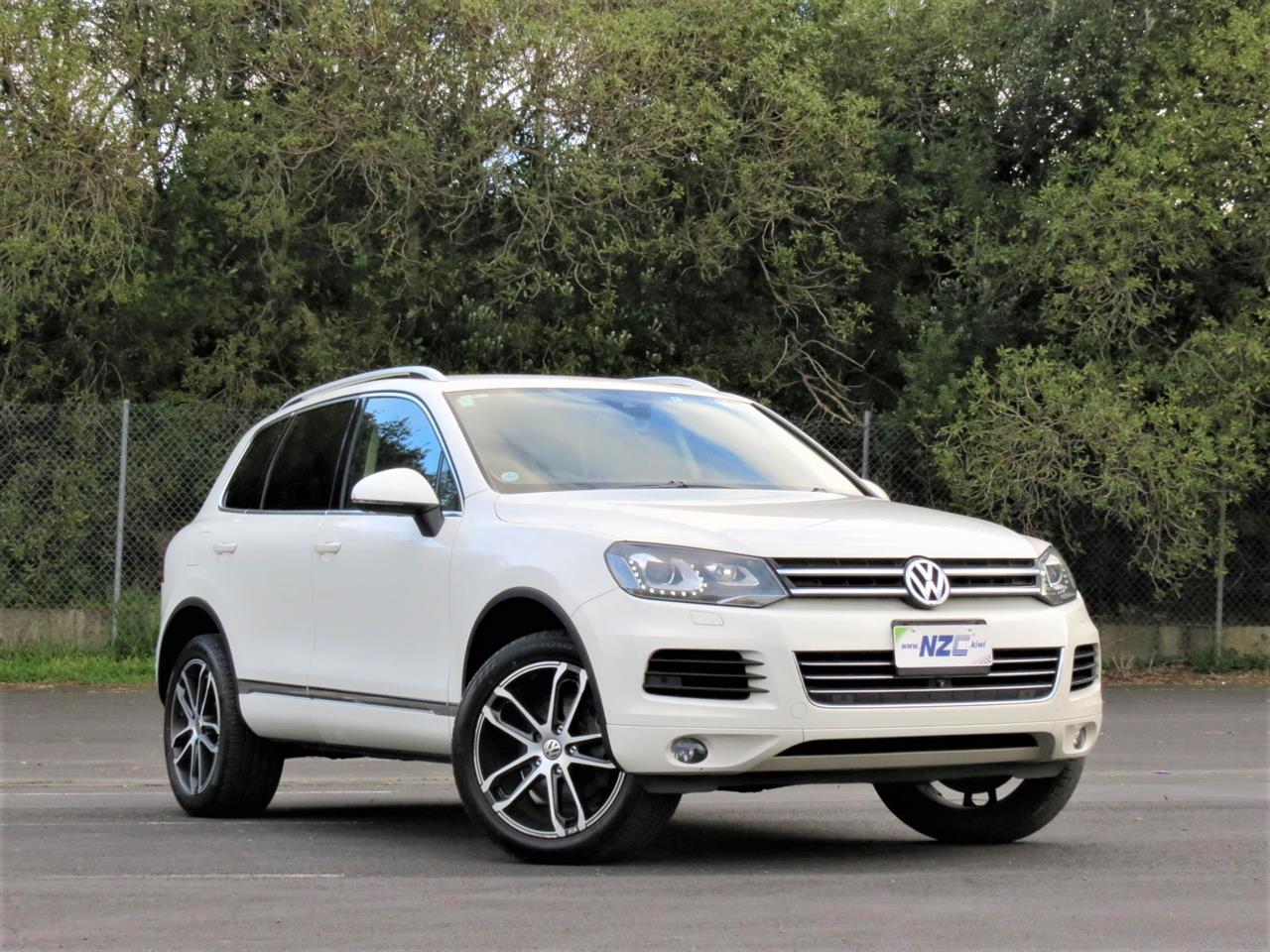 2012 Volkswagen Touareg 4WD + LEATHER + TWO DIFF LOCKS