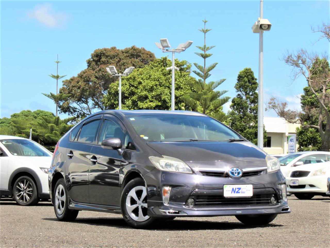 NZC 2013 Toyota Prius just arrived to Auckland
