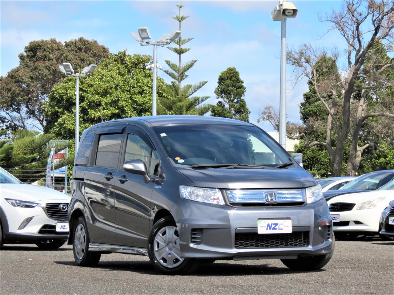 NZC 2013 Honda Freed just arrived to Auckland
