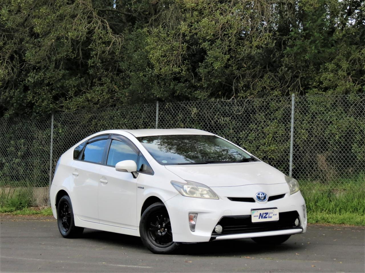 NZC 2012 Toyota Prius just arrived to Auckland