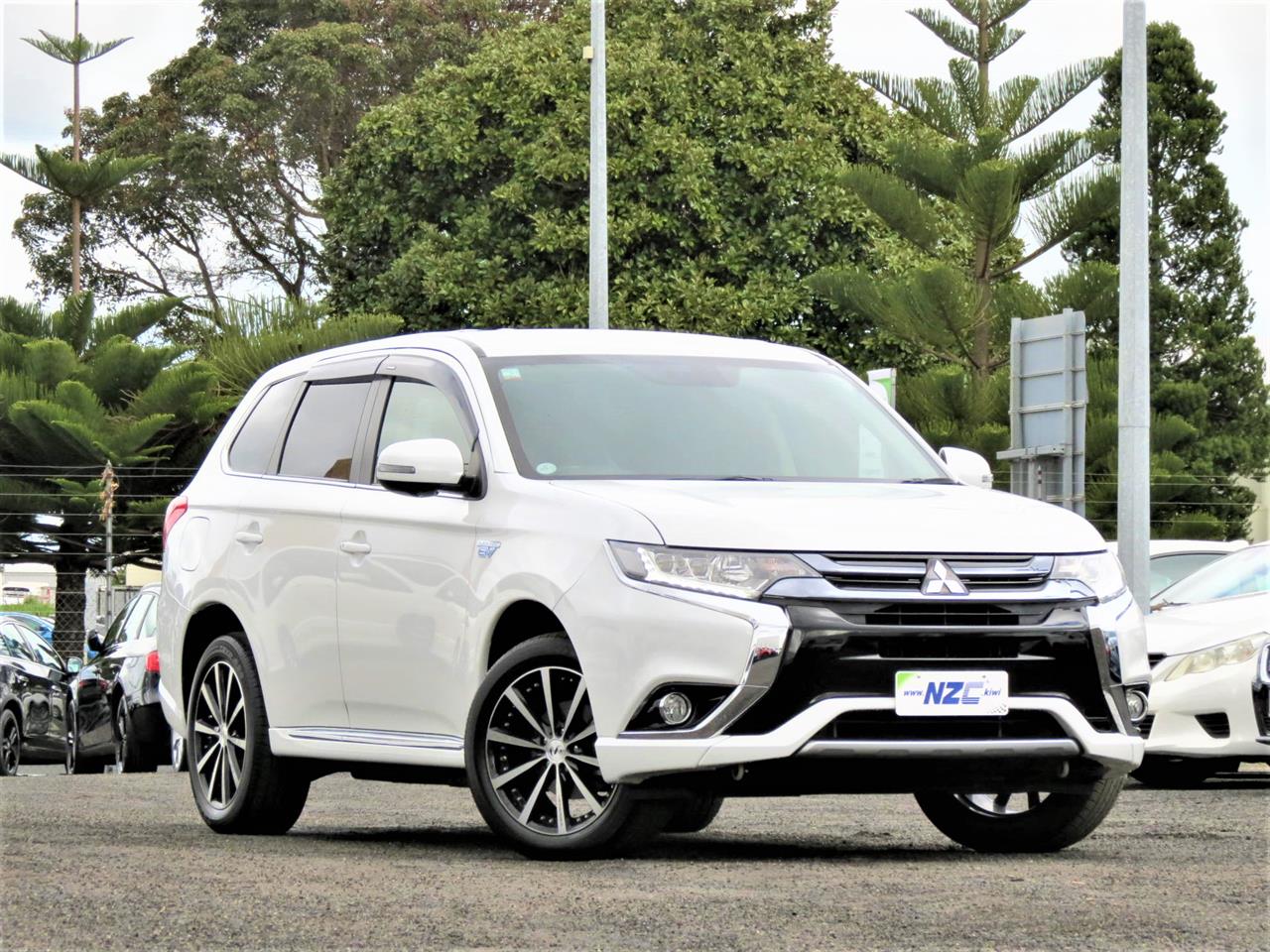 NZC 2016 Mitsubishi Outlander just arrived to Auckland