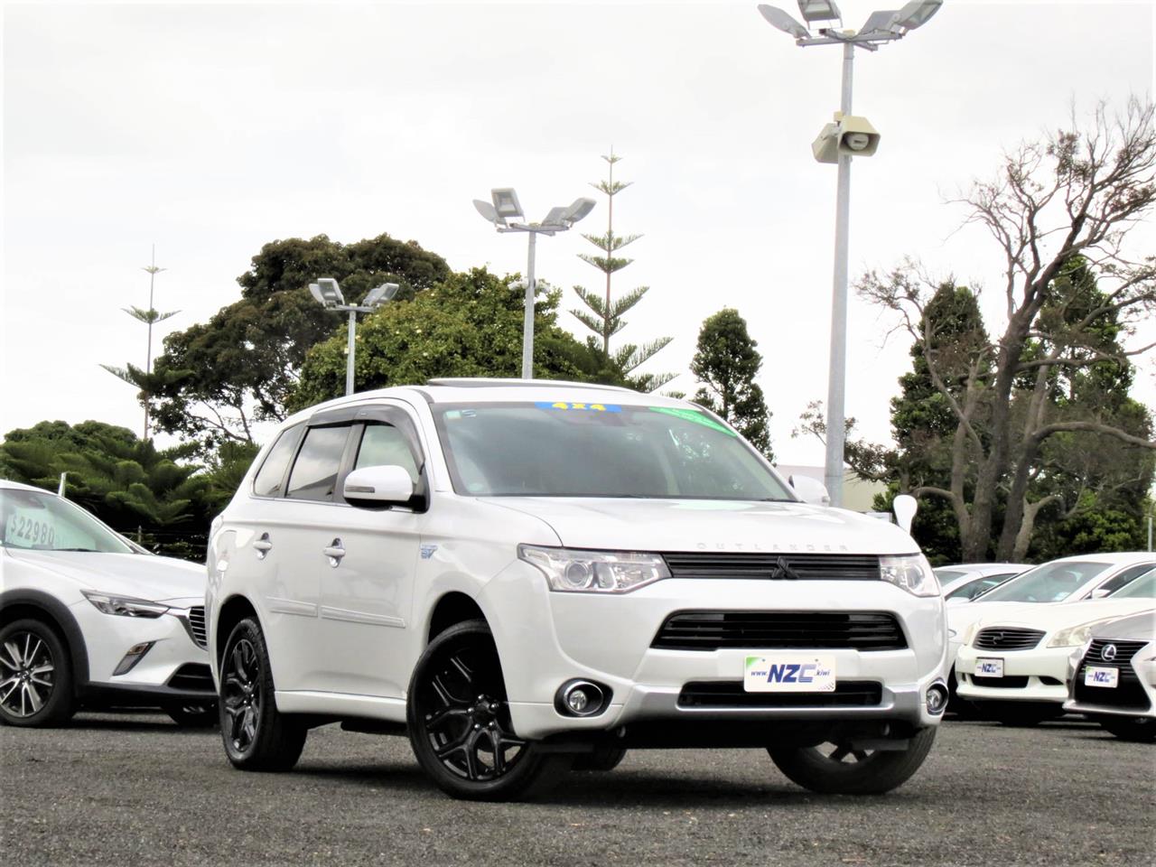 NZC 2015 Mitsubishi Outlander just arrived to Auckland