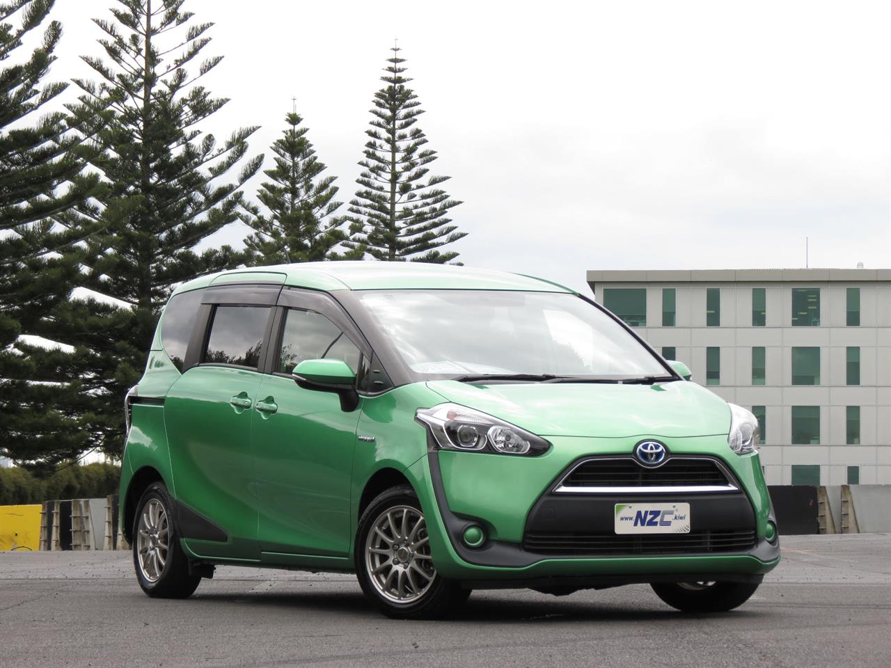 NZC 2016 Toyota Sienta just arrived to Auckland