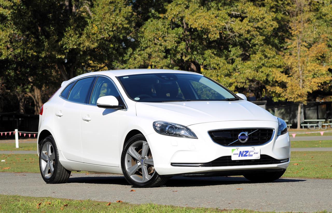 2014 Volvo V40 T40 + LEATHER + GRDAE 4.5 LOW 56KMS