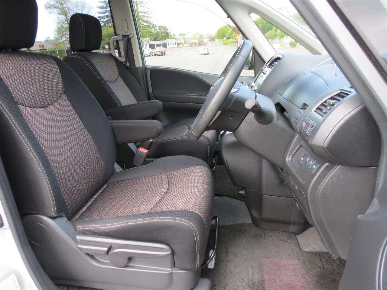 2014 Nissan Serena only $48 weekly