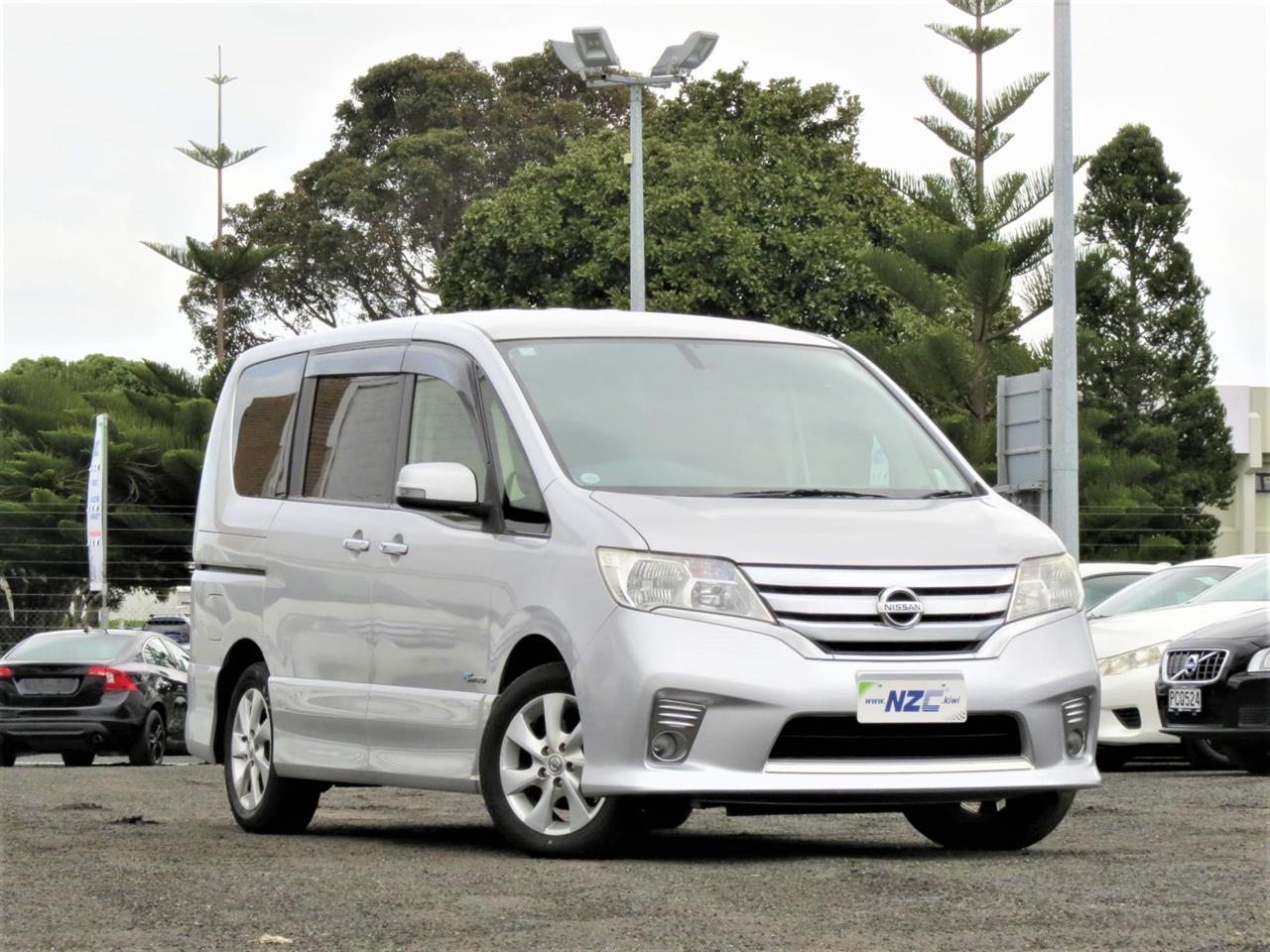 NZC 2013 Nissan Serena just arrived to Auckland